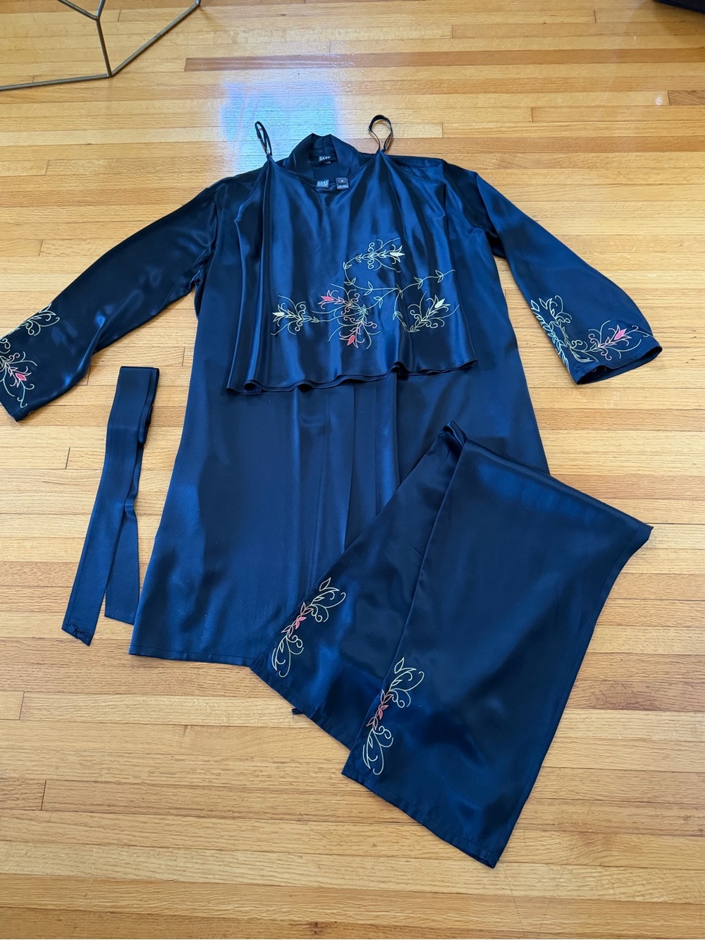 Saks 💯 silk cami PJ & robe embroidered M